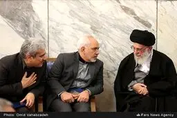 احوال پرسی رهبرانقلاب با ظریف / عکس