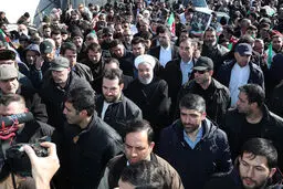 رئیس جمهور در جمع راهپیمایان 22 بهمن