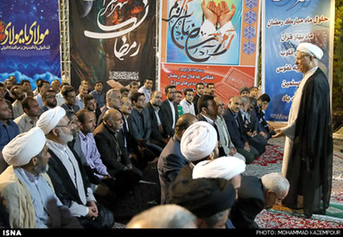 افطاری آیت الله هاشمی با جمعی از کارکنان مجمع/تصاویر