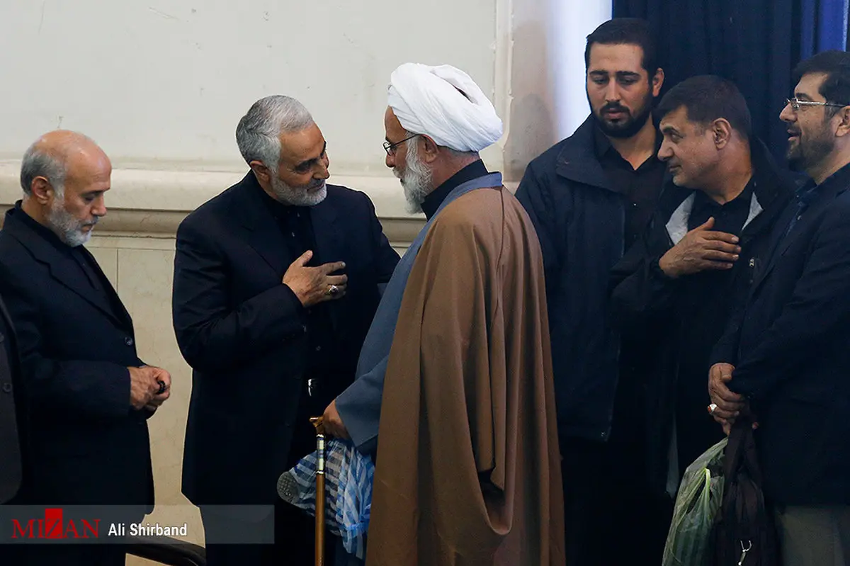 تصاویری حاشیه‌ای از مراسم ترحیم پدر سردار سلیمانی/تصاویر