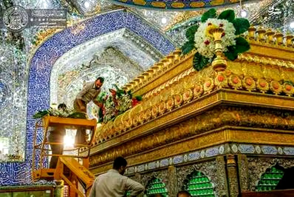 گل‌آرایی ضریح حضرت علی(ع) به مناسبت جشن نیمه شعبان/تصاویر