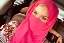 ماجرای دستگیری و اخراج "جاس استون" خواننده زن بریتانیایی در جزیره کیش