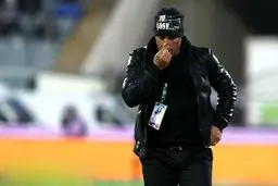 تصویری از کلاه جنجالی منصوریان در بازی استقلال و تراکتور