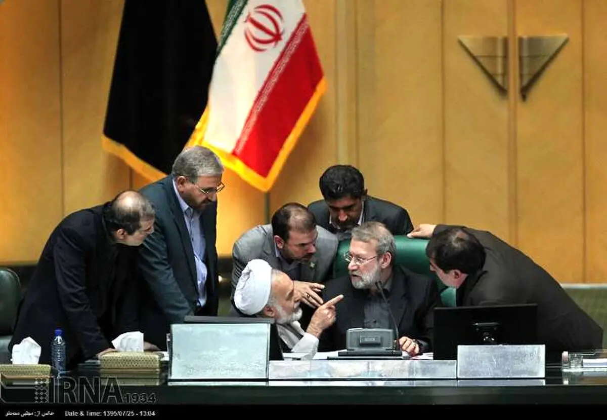 گفتگوی جالب نمایندگان مجلس با لاریجانی/عکس