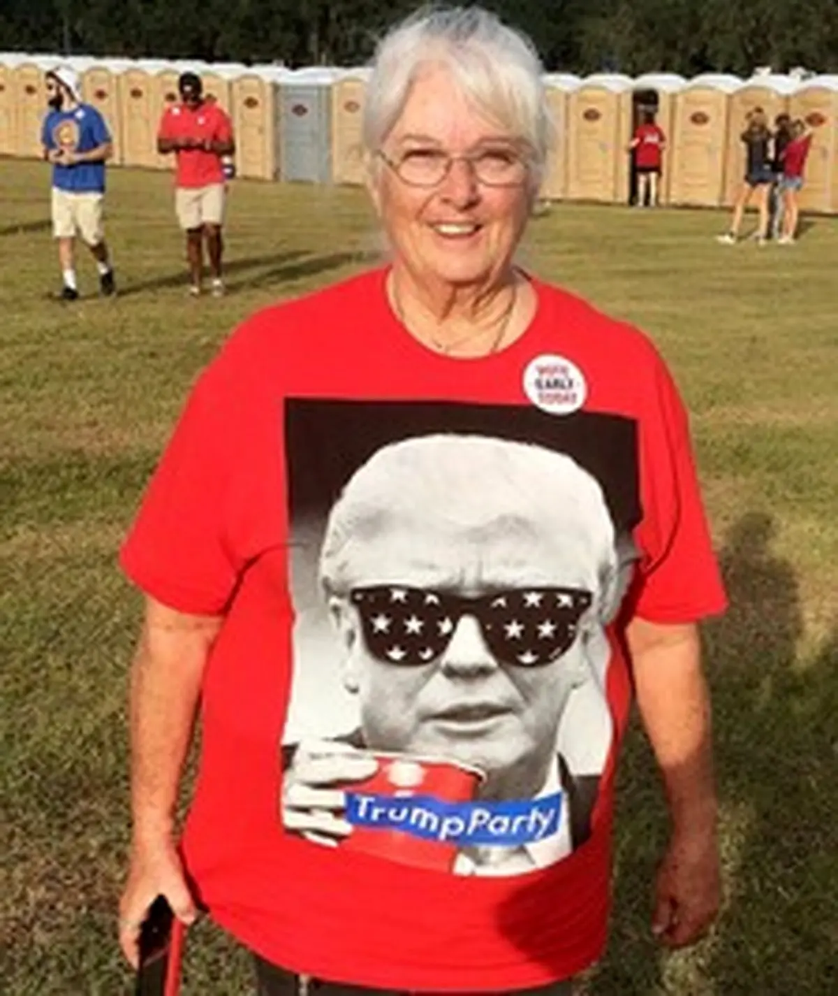 تبلیغات انتخاباتی آمریکایی‌ها روی لباسشان!/تصاویر