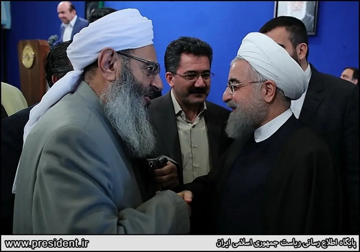 مولوی عبدالحمید و روحانی در حاشیه دیدار امروز/عکس