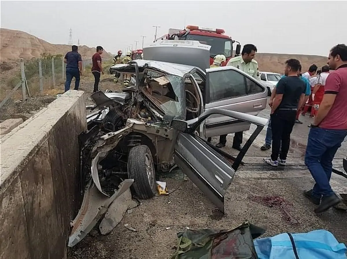 تصادف وحشتناک پژو ۴۰۵ و مرگ زن و مرد جوان در آزادراه تهران-قم/تصاویر