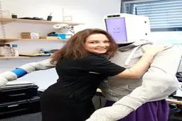 آغوش گرم و جذاب با طعم ربات هوشمند! + عکس