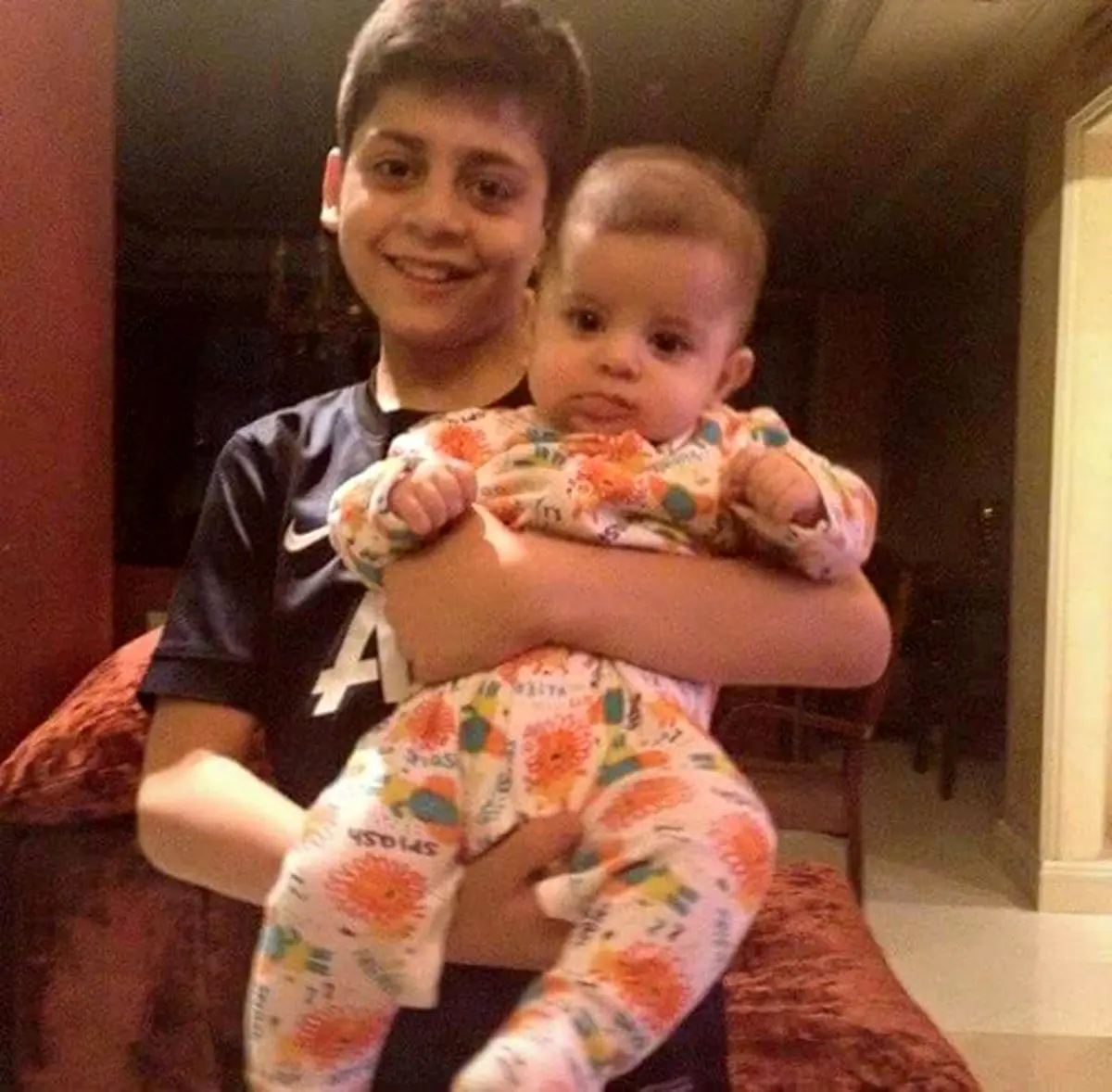 عکس دختر زیبای علی کریمی در آغوش پسر جادوگر!