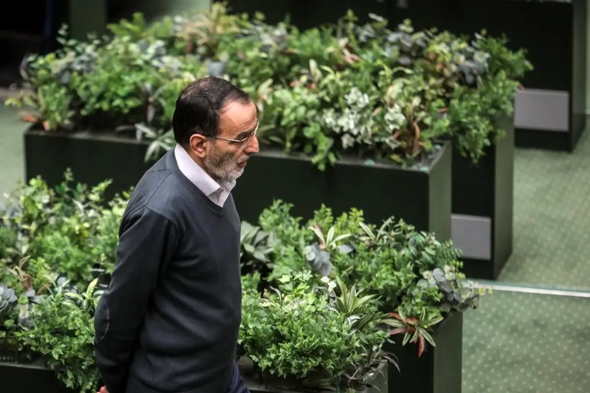 عكس: تنهايي نماينده اي كه درباره روحاني دروغ بزرگي گفته است