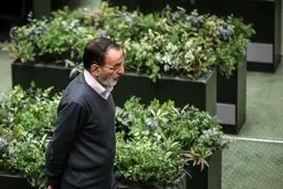 عكس: تنهايي نماينده اي كه درباره روحاني دروغ بزرگي گفته است