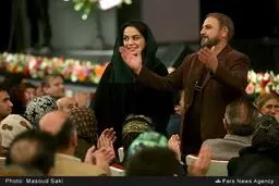 مونا فرجاد و پدرش در کنسرت گروه آذری/ عکس
