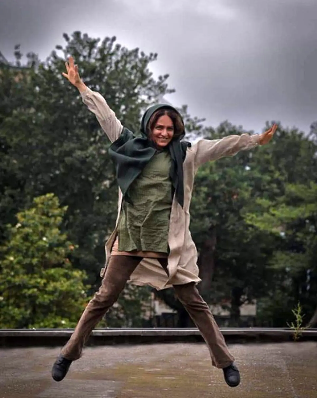 خوشحالی عجیب و غریب مهناز افشار در شب تولدش/عکس