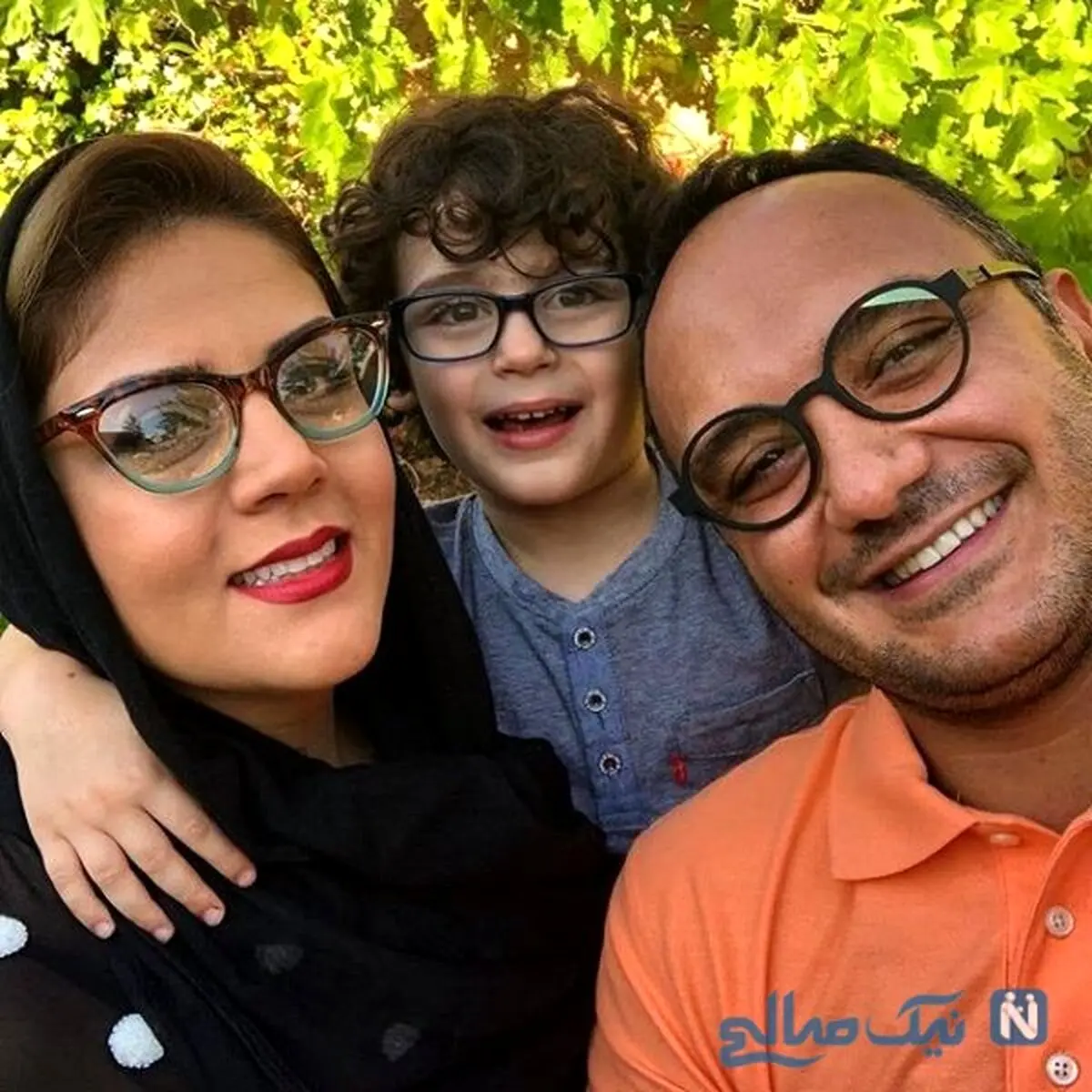 مجری معروف صدا و سیما در کنار همسر و پسرش
