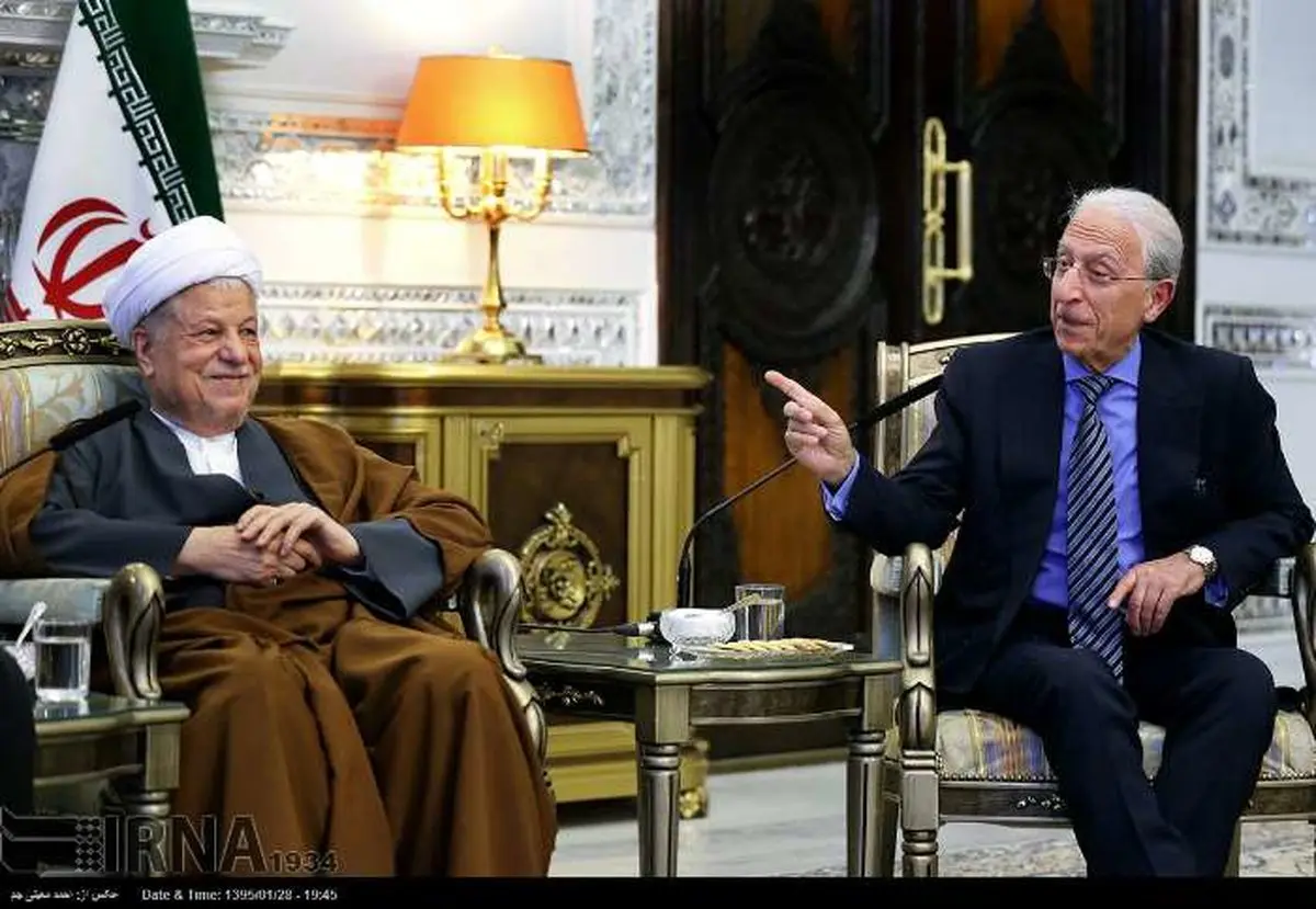 پروفسور سمیعی در کنار هاشمی/ عکس