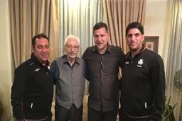 تصویری از آقای گل فوتبال جهان در کنار جمشید مشایخی
