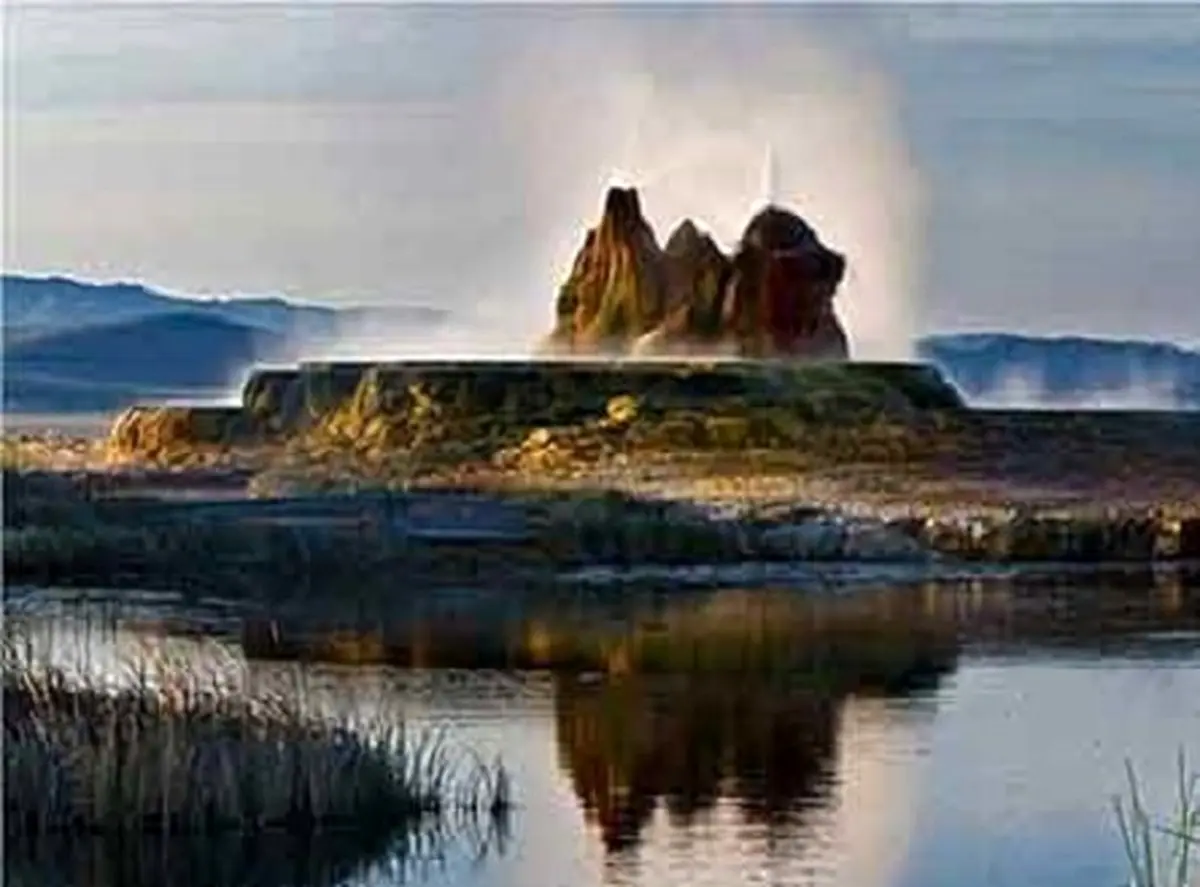 عجیب ترین آب گرم دنیا در آمریکا +عکس