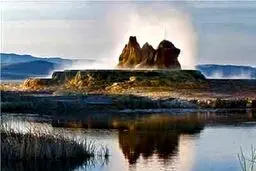 عجیب ترین آب گرم دنیا در آمریکا +عکس