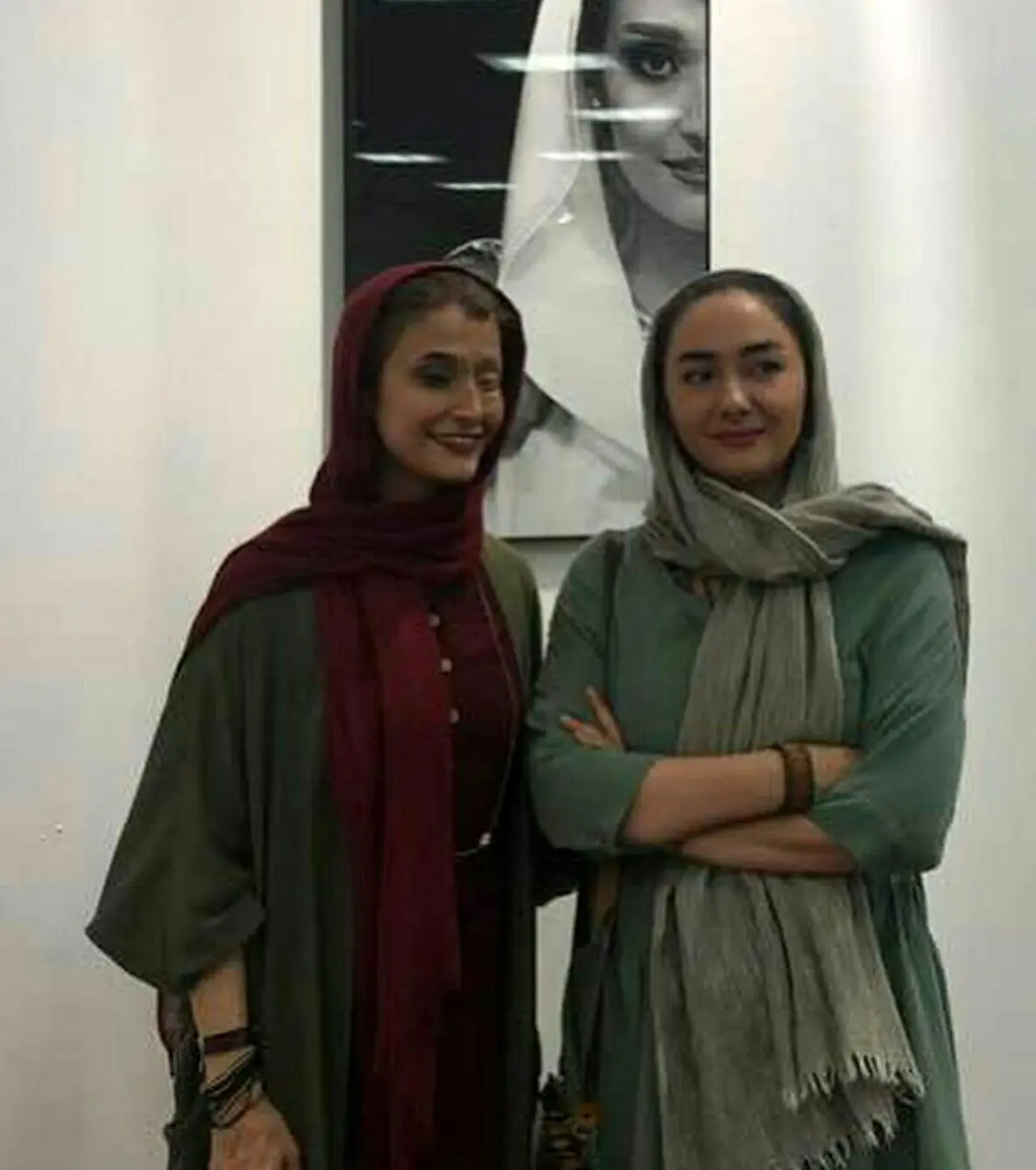 هانیه توسلی درکنار دختر قربانی اسیدپاشی اصفهان در خانه هنرمندان/عکس