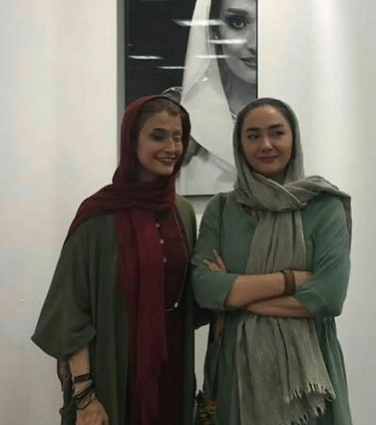 هانیه توسلی درکنار دختر قربانی اسیدپاشی اصفهان در خانه هنرمندان/عکس