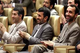 محمود احمدی‌نژاد، «مدودف» بقایی می‌شود /احمدی نژاد ظهور کرده است