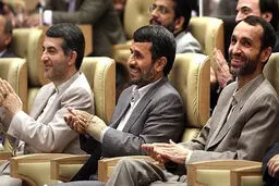 محمود احمدی‌نژاد، «مدودف» بقایی می‌شود /احمدی نژاد ظهور کرده است