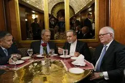 پیام ویژه وزیر امور خارجه به زبان عربی از مصر + عکس