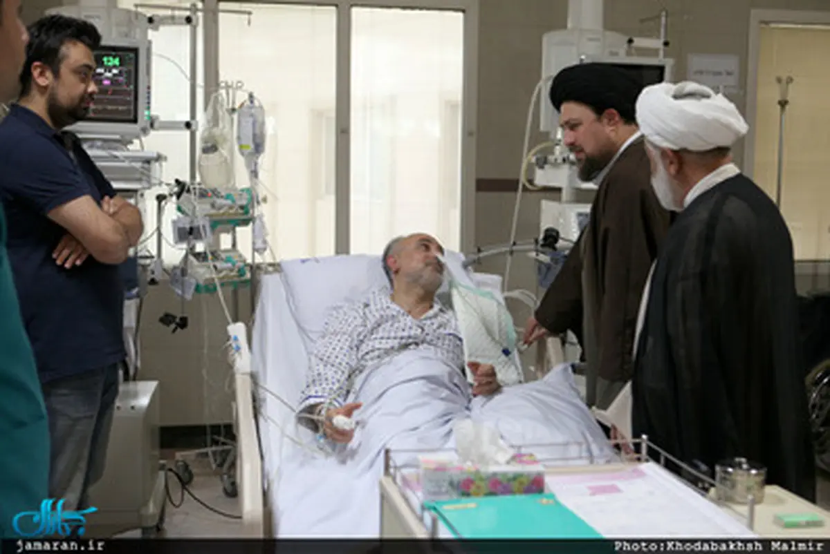 حاشیه‌های تصویری عیادت سیدحسن خمینی از دکتر صالحی، آیت الله نظری خادم الشریعه  و جمعی از بیماران بیمارستان بهمن