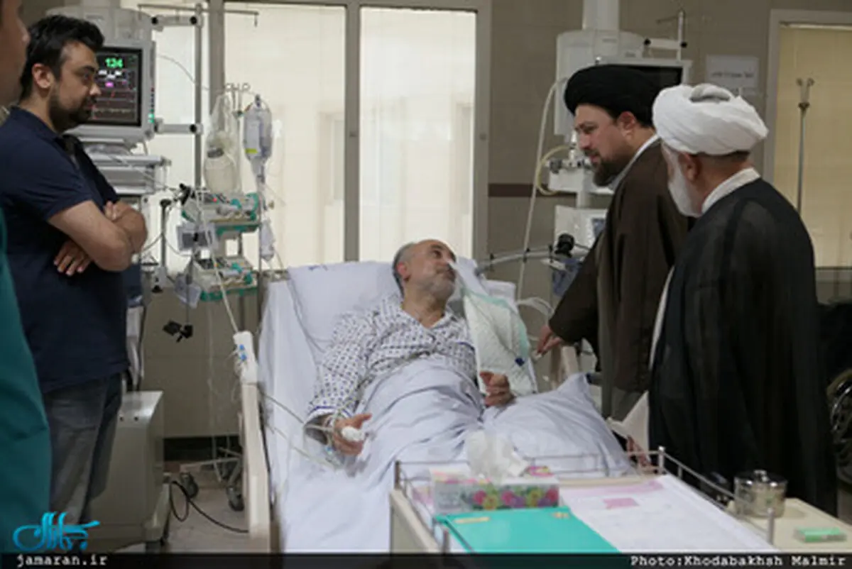 حاشیه‌های تصویری عیادت سیدحسن خمینی از دکتر صالحی، آیت الله نظری خادم الشریعه  و جمعی از بیماران بیمارستان بهمن