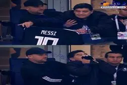 بوسه آقای اسطوره بر پیراهن اسطوره/عکس