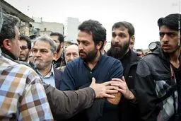 مصطفی زمانی در تشییع کارگردان یوسف پیامبر/ عکس