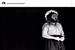 تیپ متفاوت نوید محمدزاده در نمایش جدیدش/عکس