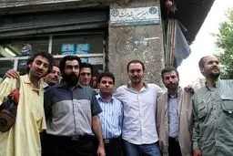 بازیگران‎اخراجی‌ها در کنار اخراجی‌ها/عکس