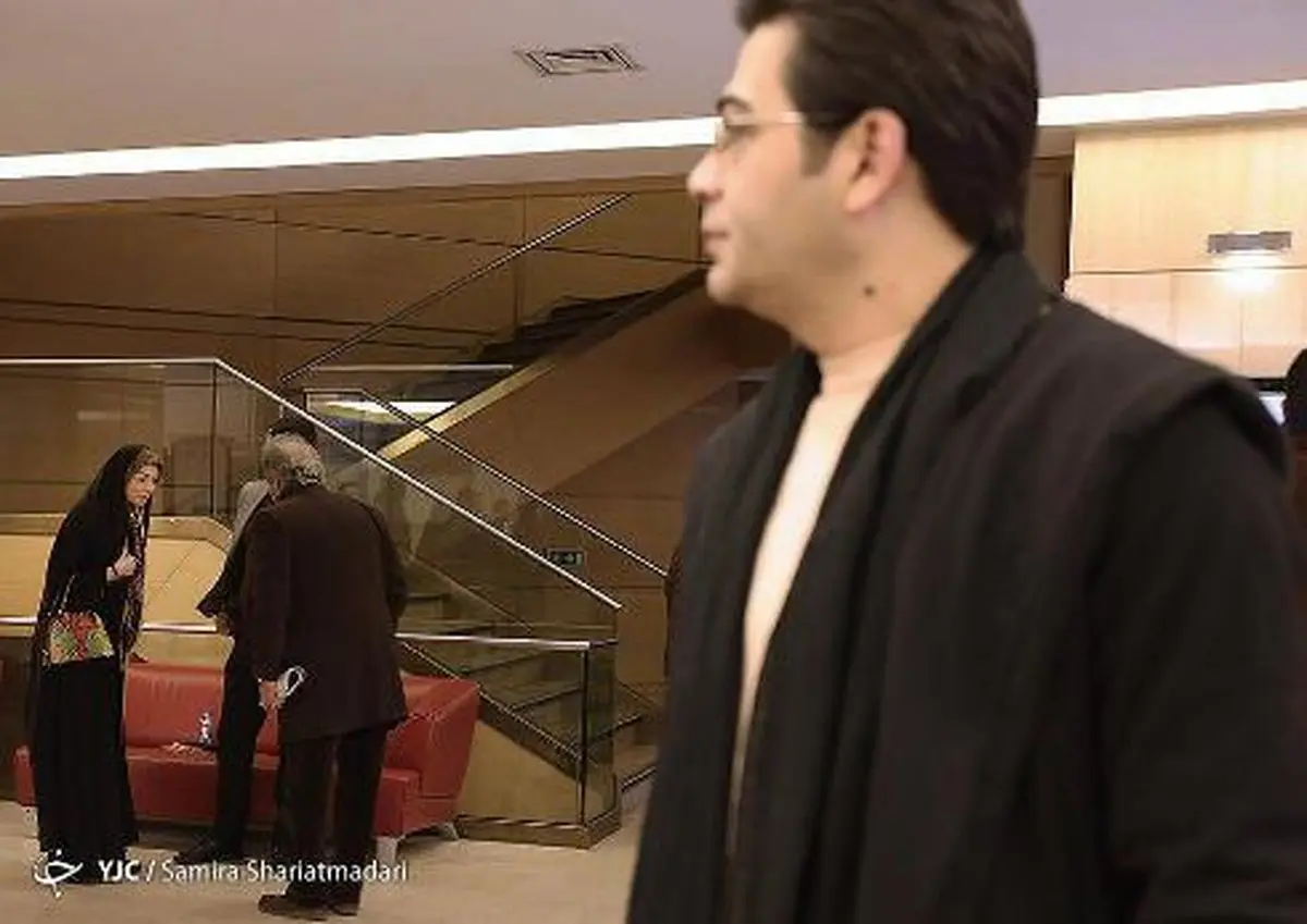 عکس: عبور فرزاد حسنی و آزاده نامداری از کنار یکدیگر در جشنواره فجر