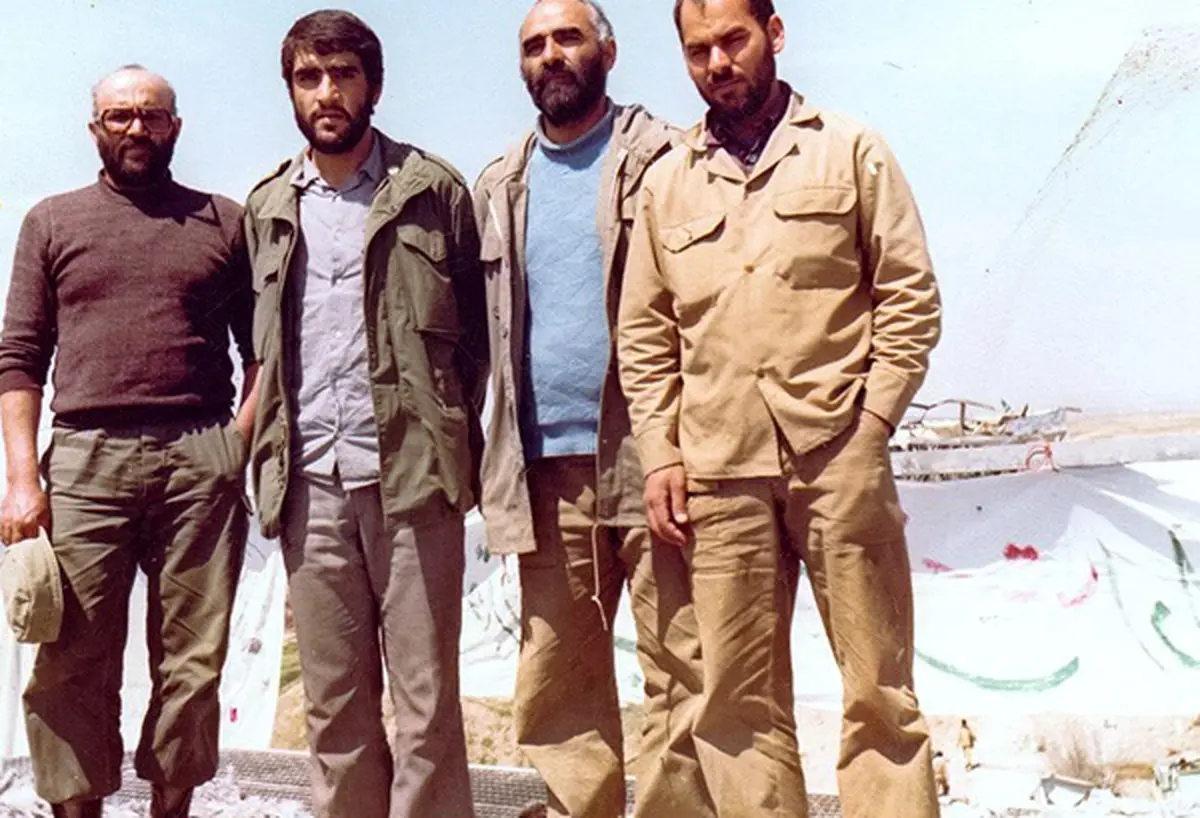 عکسی کمتر دیده شده از وزیر سابق بهداشت در جبهه