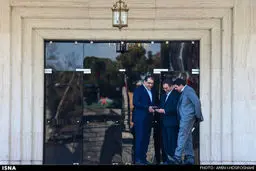 حاشیه‌های جلسه هئیت دولت/ از اخم ظریف تا لبخند صالحی/تصاویر