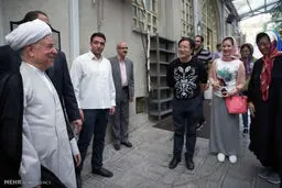 مواجهه هاشمی رفسنجانی با جهانگردان/عکس