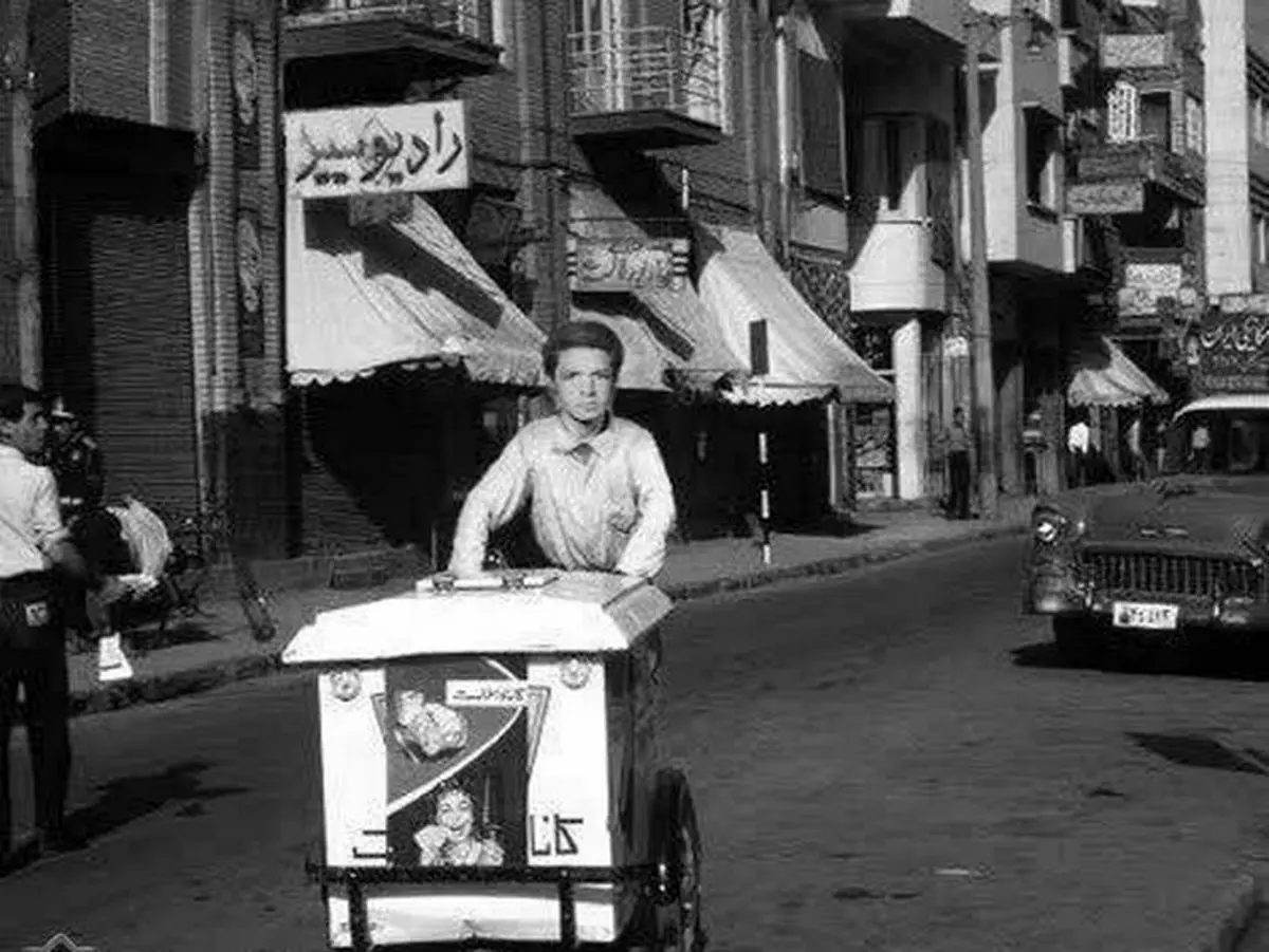 وقتی رئیس کارخانه بزرگ بستنی سازی با گاری بستنی می فروخت!/عکس