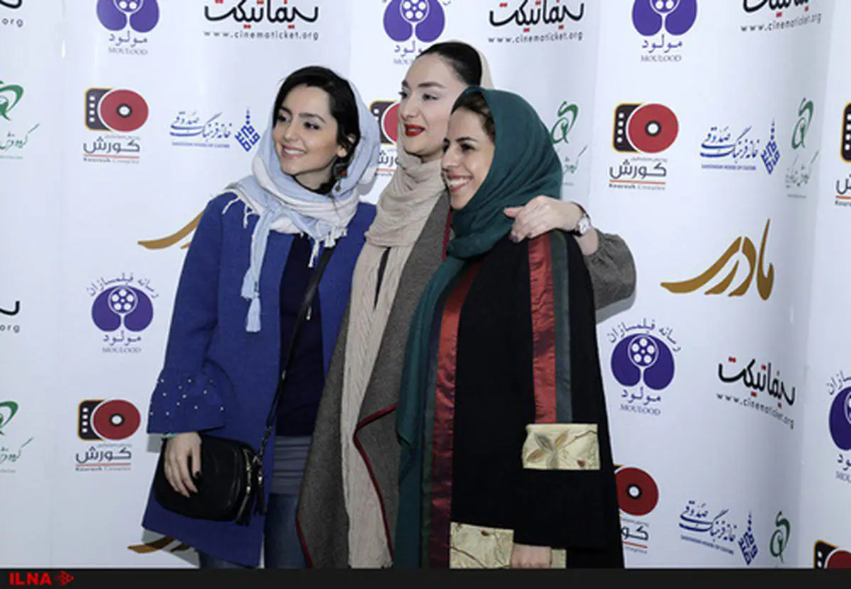 تصویری از تیپ نازنین بیاتی و هانیه توسلی در اکران مردمی فیلم مادری