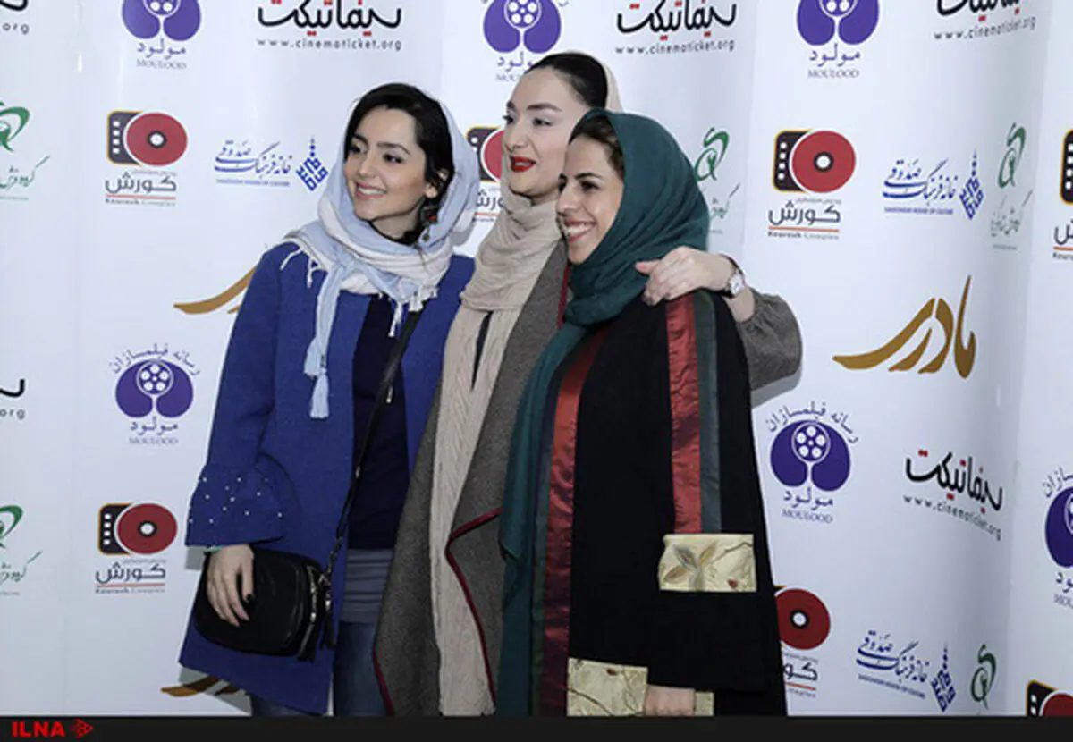 تصویری از تیپ نازنین بیاتی و هانیه توسلی در اکران مردمی فیلم مادری