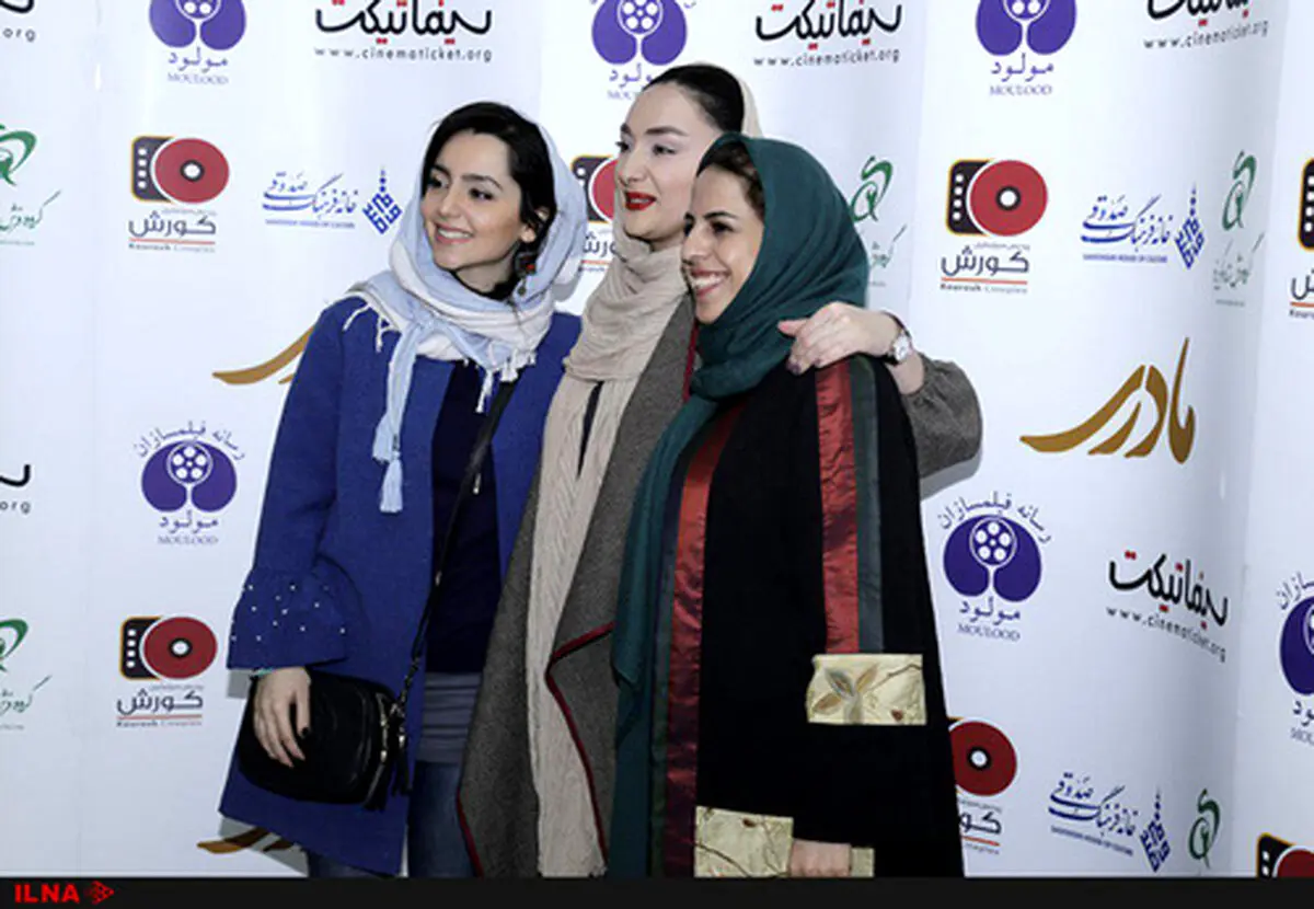 تصویری از تیپ نازنین بیاتی و هانیه توسلی در اکران مردمی فیلم مادری