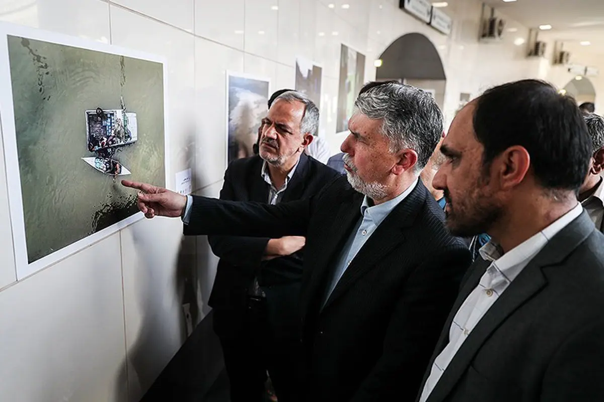 تصاویر/ افتتاح نمایشگاه عکس (سیل) در ایوان انتظار میدان ولیعصر