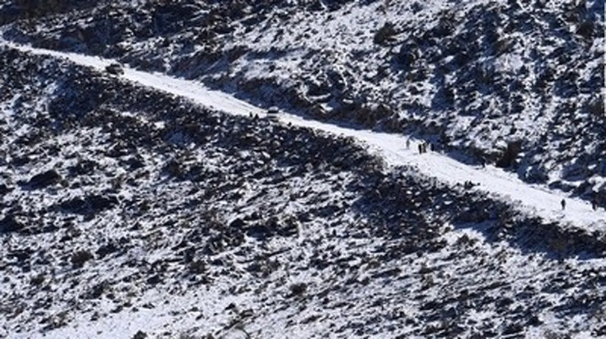 شگفت زدگی اماراتی ها از بارش برف!/تصاویر