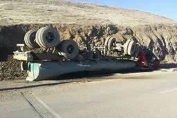 واژگونی یک تانکر حامل اسید در قزوین (+عکس)