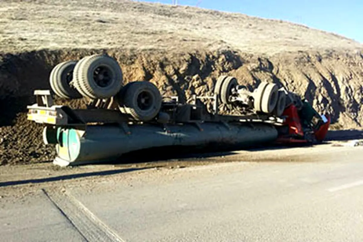 واژگونی یک تانکر حامل اسید در قزوین (+عکس)
