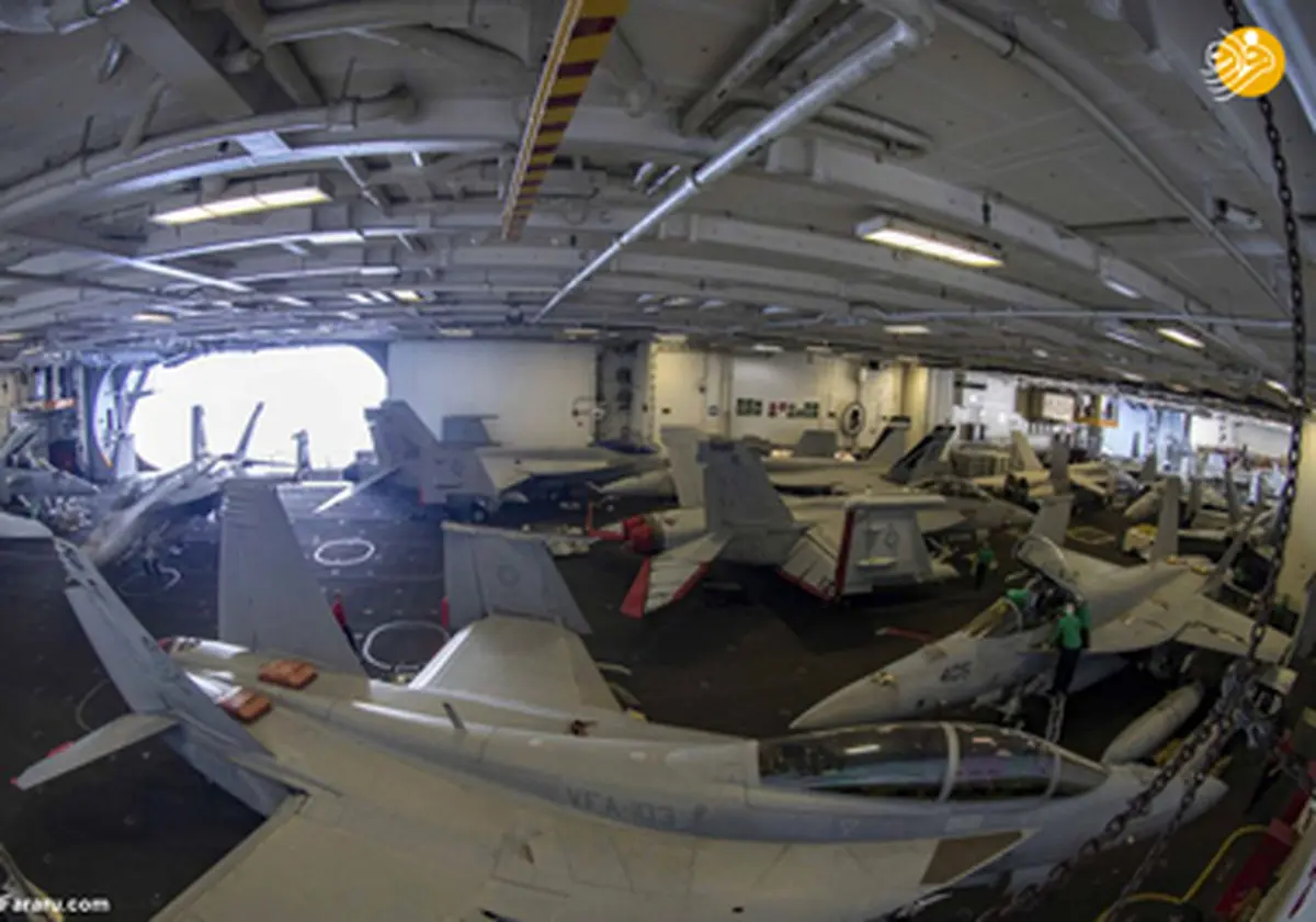 تصاویر: زندگی و کار روی ناو هواپیمابر آبراهام لینکلن!