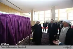رونمایی روحانی، هاشمی، لاریجانی و سیدحسن خمینی از تمبر مجلس دهم/ تصاویر