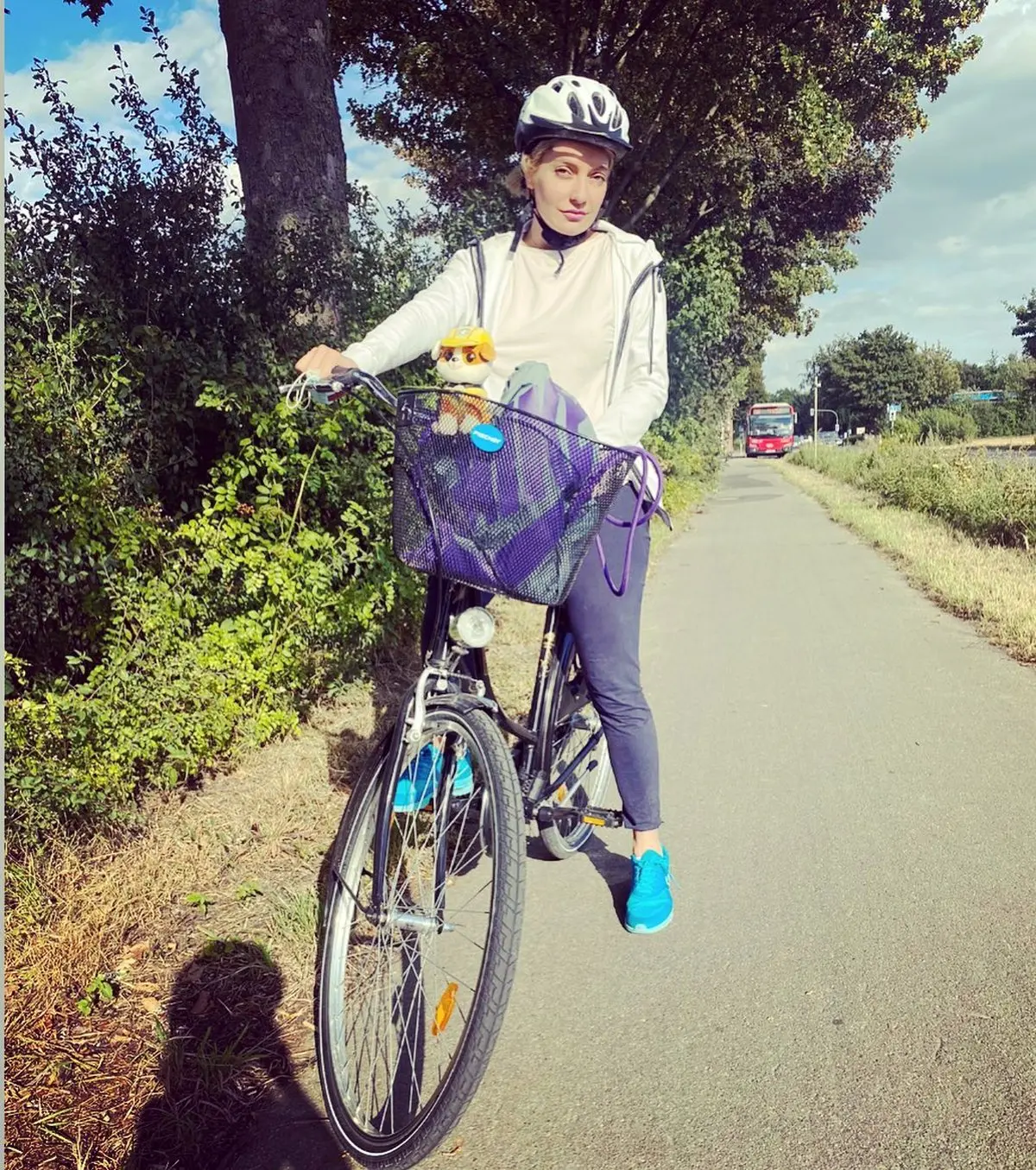 استایل ورزشی مهناز افشار روی دوچرخه + عکس