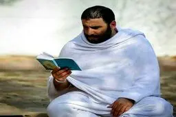 مداح معروف در لباس احرام / عکس