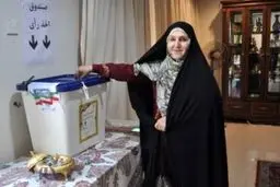 عکس/ بانوی سفیر، رأی خود را به صندوق انداخت